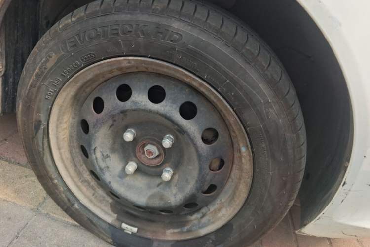 Used Chery Fengyun 2 2015 1.5L Manual New Edition Right Front Wheel Hub