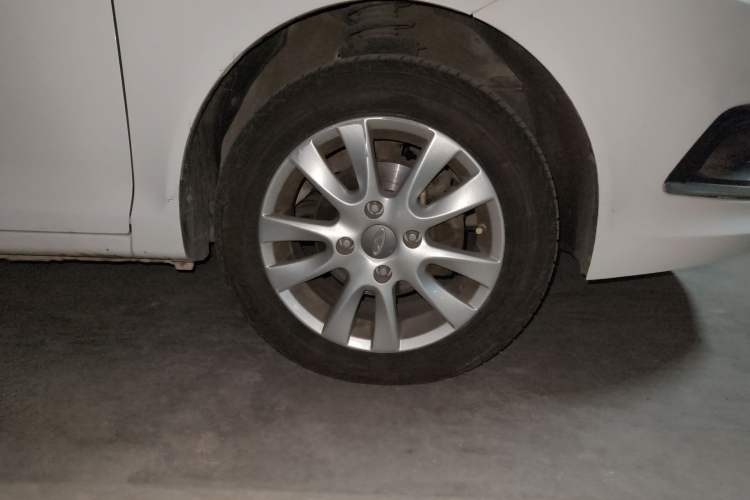 Used Chery Fengyun 2 2015 1.5L Manual New Edition Right Front Wheel Hub