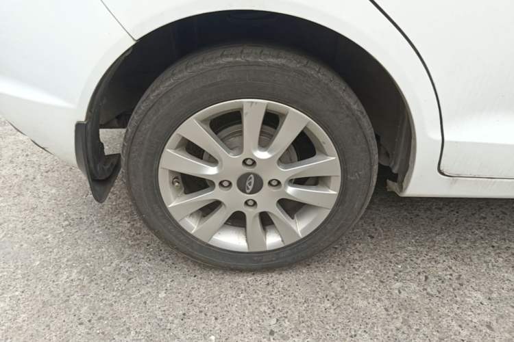 Used Chery Fengyun 2 2015 1.5L Manual New Edition Right Rear Wheel Hub