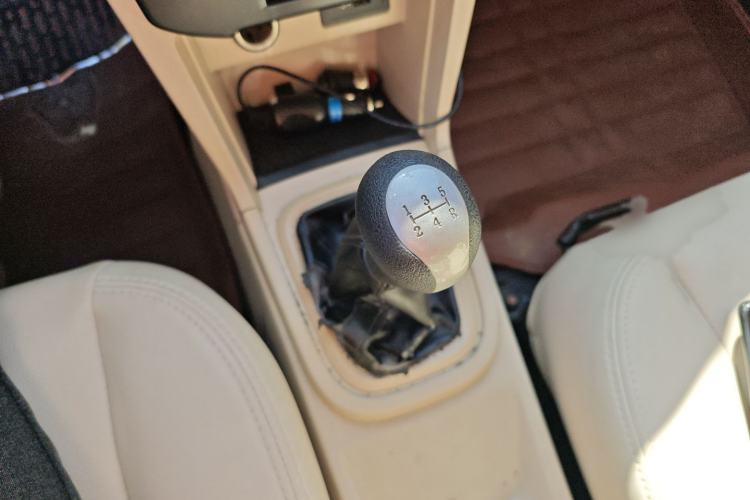 Used Chery Fengyun 2 2015 1.5L Manual New Edition Gear Lever