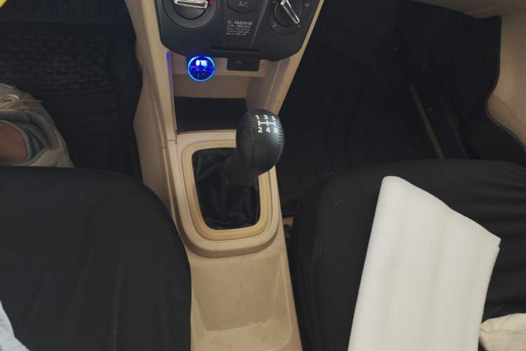 Used Chery Fengyun 2 2015 1.5L Manual New Edition Gear Lever