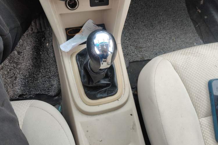 Used Chery Fengyun 2 2015 1.5L Manual New Edition Gear Lever