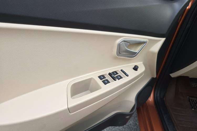 Used Chery Fengyun 2 2015 1.5L Manual New Edition Interior 7