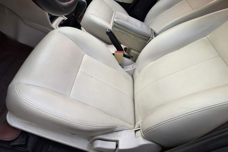 Used Chery Fengyun 2 2015 1.5L Manual New Edition Interior 8