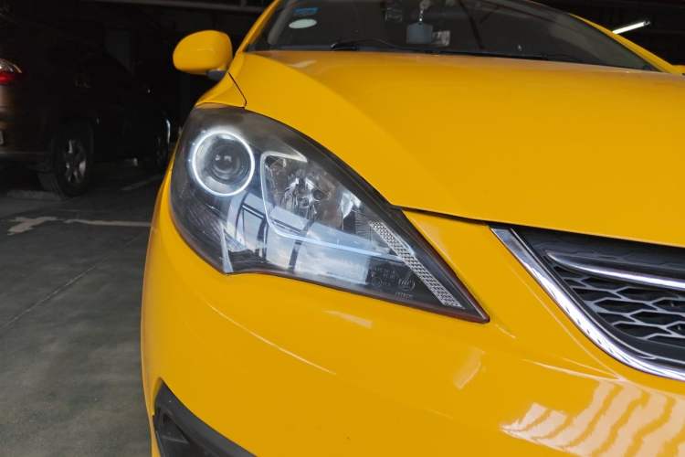 Used Chery Fengyun 2 2015 1.5L Manual New Edition Right Front Headlight