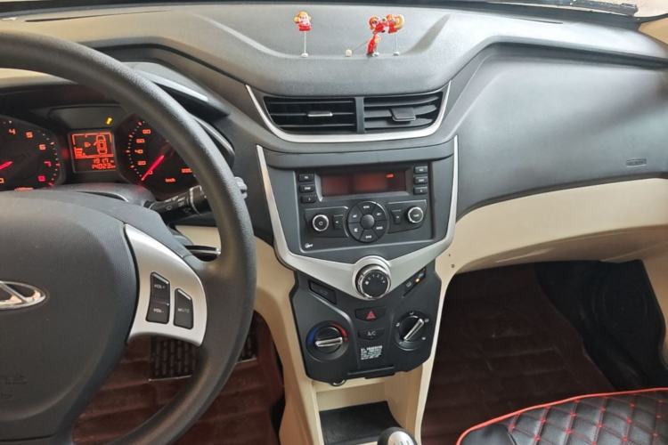 Used Chery Fengyun 2 2016 1.5L Manual Value Edition Center Console