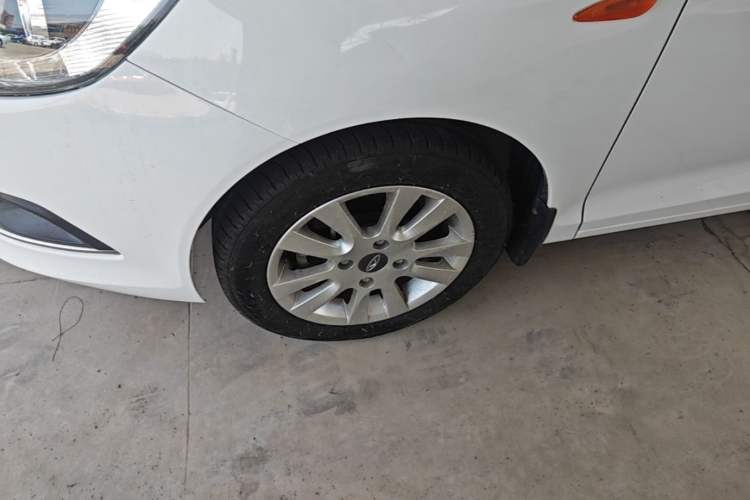 Used Chery Fengyun 2 2016 1.5L Manual Value Edition Left Front Wheel Hub
