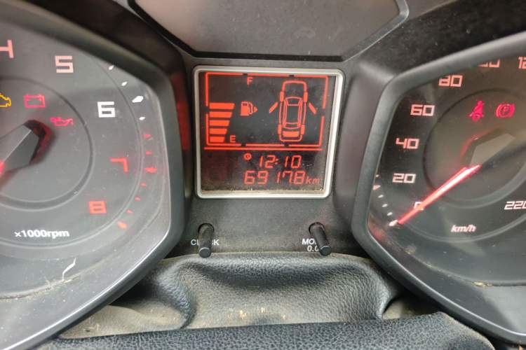 Used Chery Fengyun 2 2016 1.5L Manual Value Edition Odometer Close Up