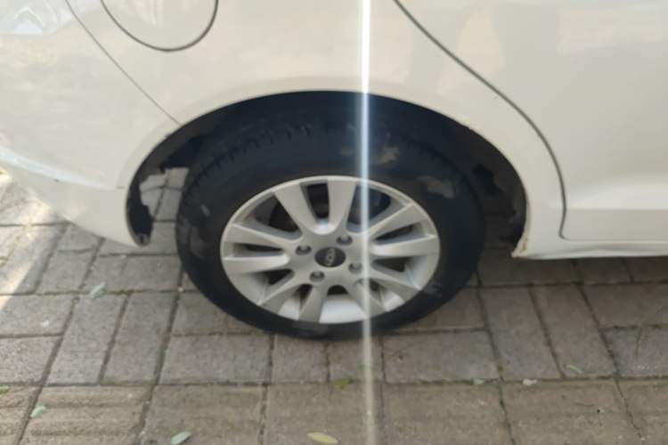 Used Chery Fengyun 2 2016 1.5L Manual Value Edition Right Rear Wheel Hub