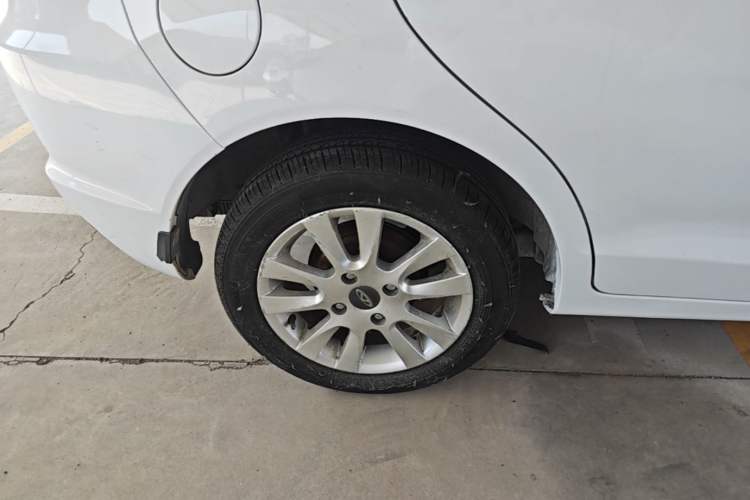 Used Chery Fengyun 2 2016 1.5L Manual Value Edition Right Rear Wheel Hub
