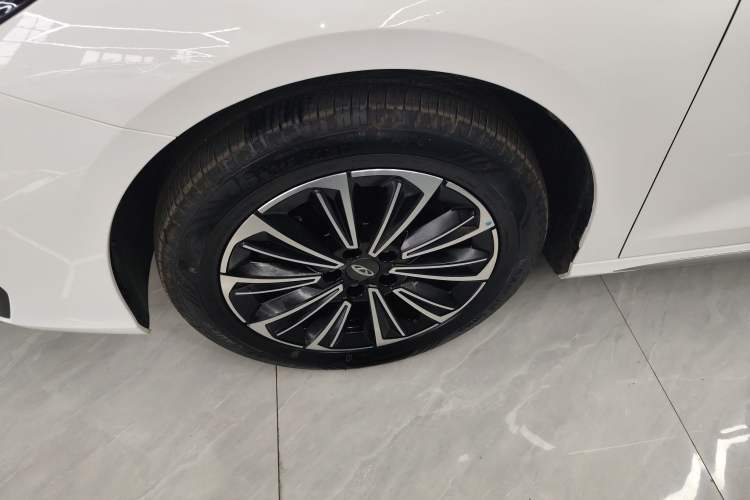 Used Chery Fengyun A8 2024 127 Chasing the Wind Edition Left Front Wheel Hub