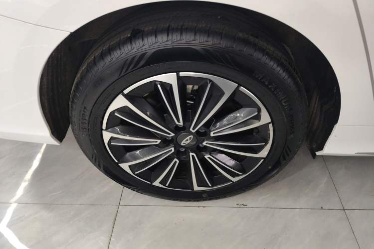 Used Chery Fengyun A8 2024 127 Chasing the Wind Edition Right Rear Wheel Hub