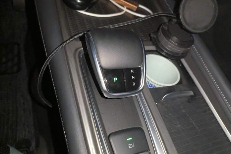 Used Chery Fengyun A8 2024 127 Long-Distance Edition Standard Version Gear Lever