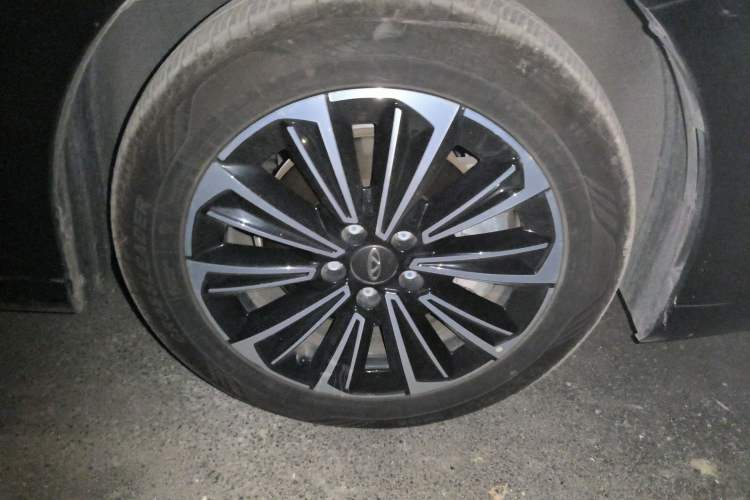 Used Chery Fengyun A8 2024 127 Long-Distance Edition Standard Version Right Front Wheel Hub