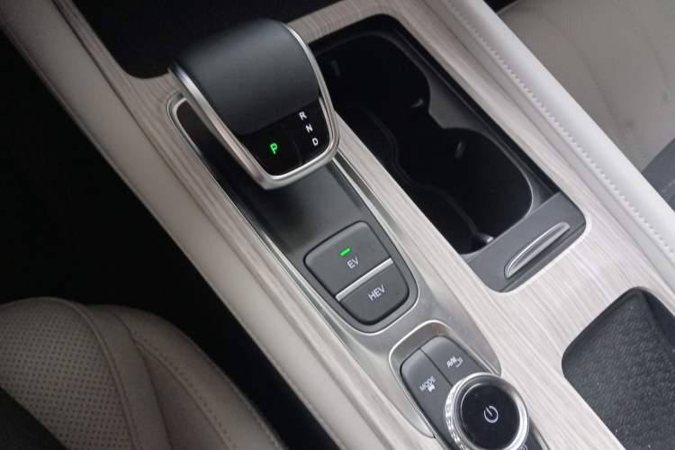 Used Chery Fengyun A8 2024 127 Yufeng Edition Gear Lever