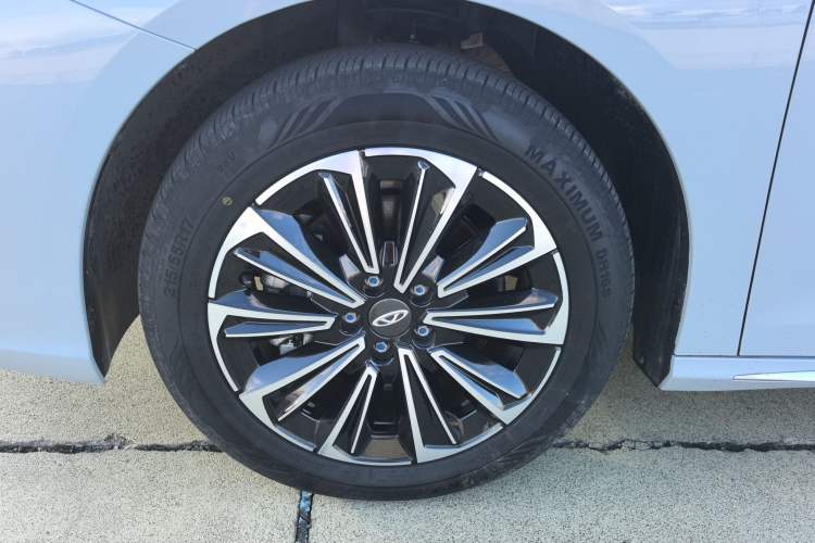 Used Chery Fengyun A8 2024 127 Yufeng Edition Left Front Wheel Hub