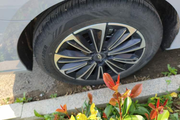 Used Chery Fengyun A8 2024 127 ZHU FENG Version Right Rear Wheel Hub