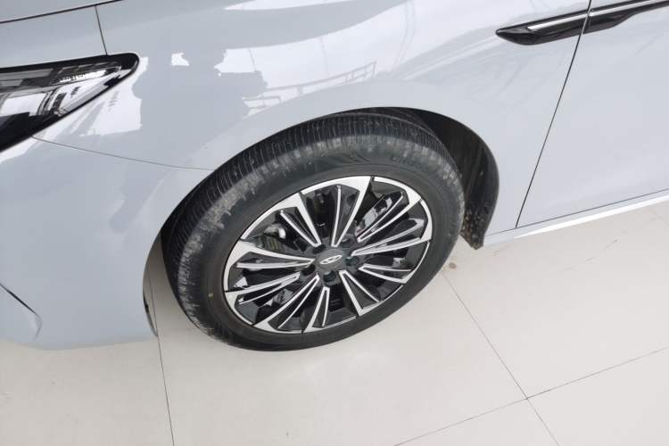 Used Chery Fengyun A8 2024 127 Chasing the Wind Edition Left Front Wheel Hub
