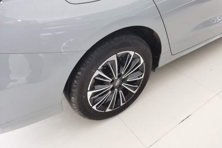 Used Chery Fengyun A8 2024 127 Chasing the Wind Edition Right Rear Wheel Hub