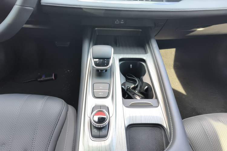 Used Chery Fengyun A8 2024 127 Yufeng Edition Gear Lever