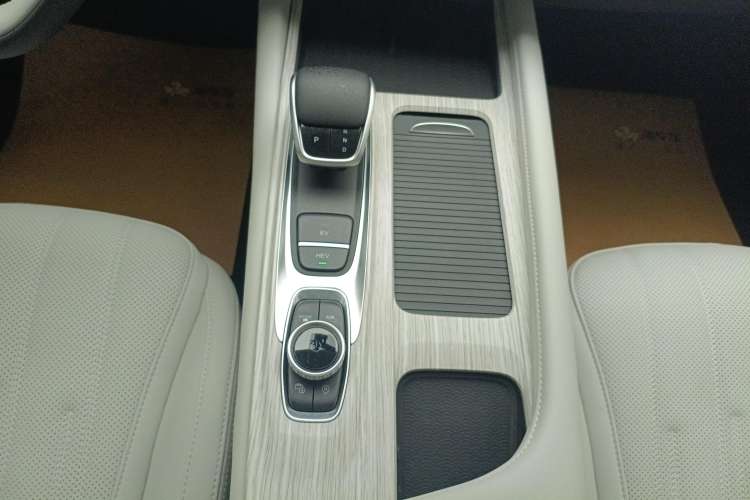 Used Chery Fengyun A8 2024 127 Chasing the Wind Edition Gear Lever