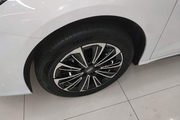 Used Chery Fengyun A8 2024 127 ZHU FENG Version Left Front Wheel Hub