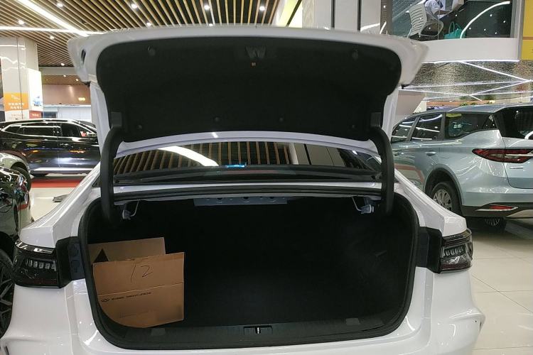 Used Chery Fengyun A8 2024 127 ZHU FENG Version Trunk