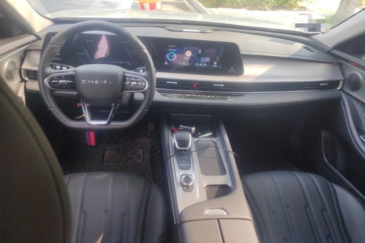 Used Chery Fengyun A8 2025 Model 70km Basic Version Center Console