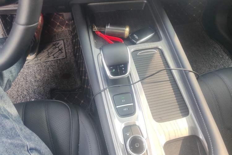 Used Chery Fengyun A8 2025 Model 70km Basic Version Gear Lever