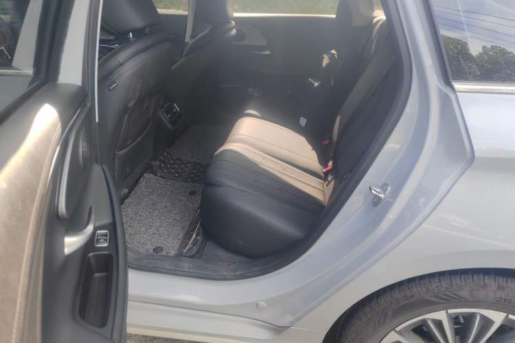 Used Chery Fengyun A8 2025 Model 70km Basic Version Left Rear Seat