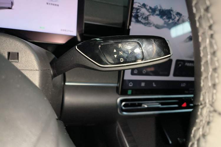 Used Chery Fengyun A8L 2025 1.5 TGDI 145 km Comfort Version Gear Lever