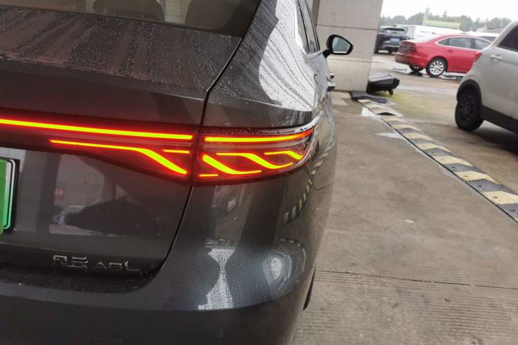 Used Chery Fengyun A8L 2025 1.5 TGDI 145 km Luxury Version Right Rear Taillight