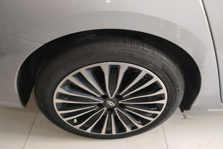 Used Chery Fengyun A8L 2025 1.5 TGDI 145 km Luxury Version Exterior 8