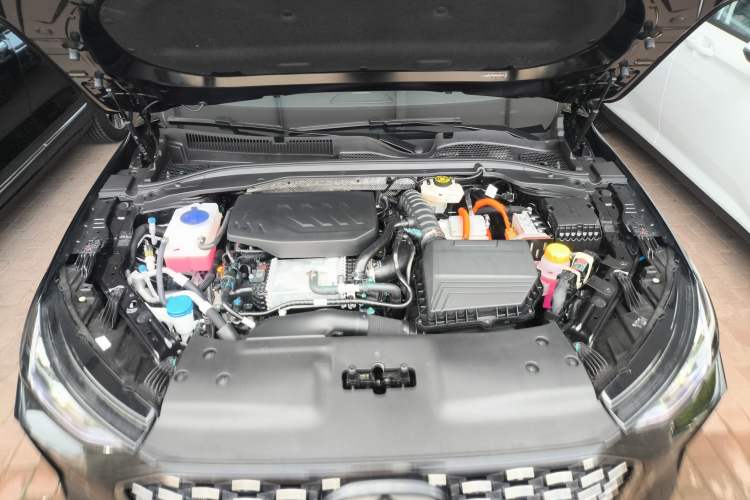 Used Chery Fengyun A8L 2025 1.5 TGDI 145 km Luxury Version Engine Bay