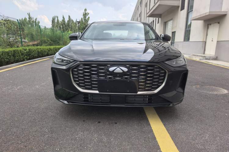 Used Chery Fengyun A8L 2025 1.5 TGDI 145 km Standard Version Exterior 1