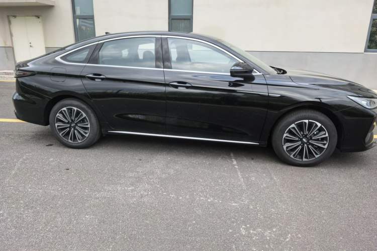 Used Chery Fengyun A8L 2025 1.5 TGDI 145 km Standard Version Exterior 3