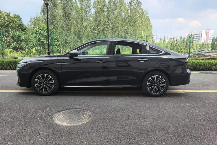 Used Chery Fengyun A8L 2025 1.5 TGDI 145 km Standard Version Exterior 7