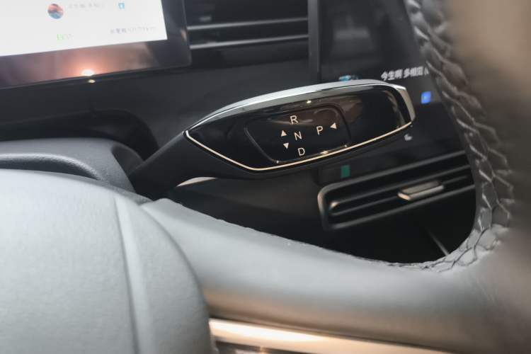 Used Chery Fengyun A8L 2025 1.5 TGDI 145 km Luxury Version Gear Lever