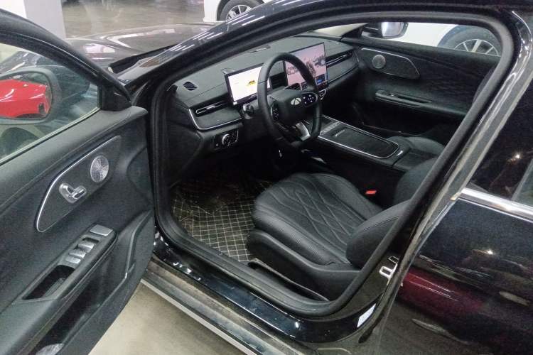 Used Chery Fengyun A8L 2025 1.5 TGDI 145 km Standard Version Interior 3