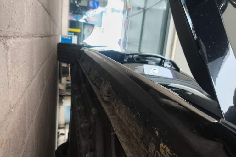 Used Chery Fengyun A8L 2025 1.5 TGDI 145 km Luxury Version Right Side Sill