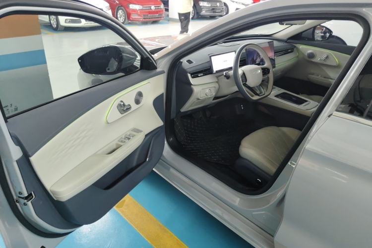 Used Chery Fengyun A8L 2025 1.5 TGDI 145 km Luxury Version Driver Seat