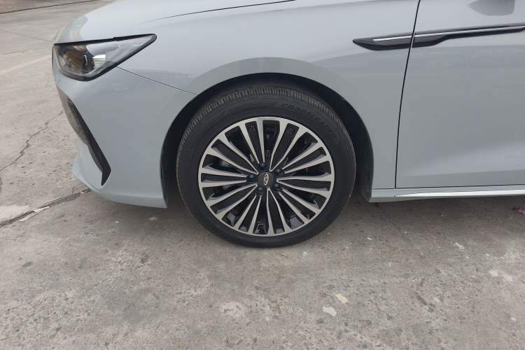 Used Chery Fengyun A8L 2025 1.5 TGDI 145 km Luxury Version Exterior 4