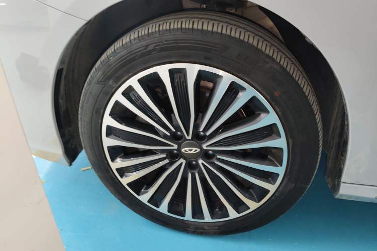 Used Chery Fengyun A8L 2025 1.5 TGDI 145 km Luxury Version Exterior 4