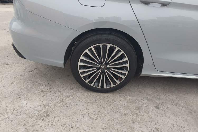 Used Chery Fengyun A8L 2025 1.5 TGDI 145 km Luxury Version Exterior 5