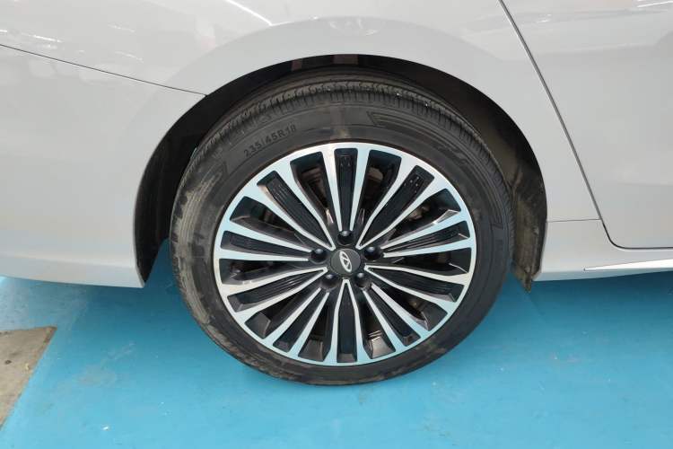 Used Chery Fengyun A8L 2025 1.5 TGDI 145 km Luxury Version Exterior 5