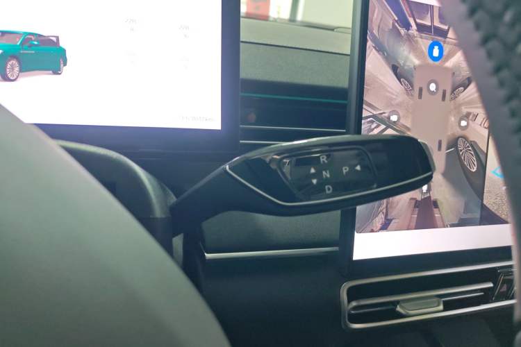 Used Chery Fengyun A8L 2025 1.5 TGDI 145 km Luxury Version Gear Lever