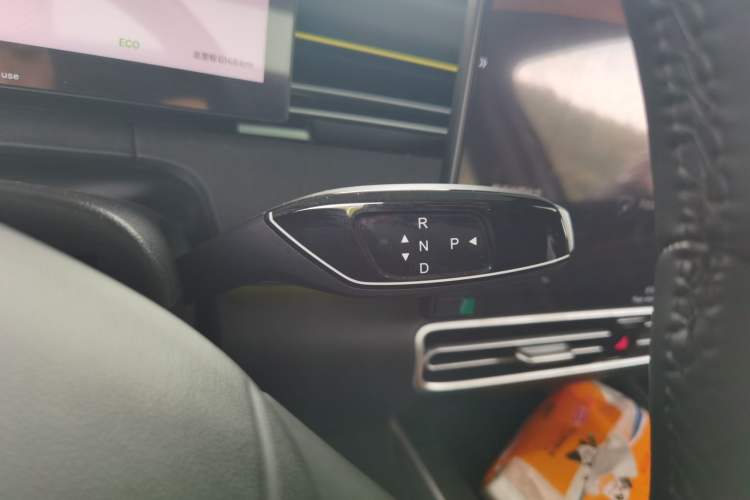 Used Chery Fengyun A8L 2025 1.5 TGDI 145 km Luxury Version Gear Lever