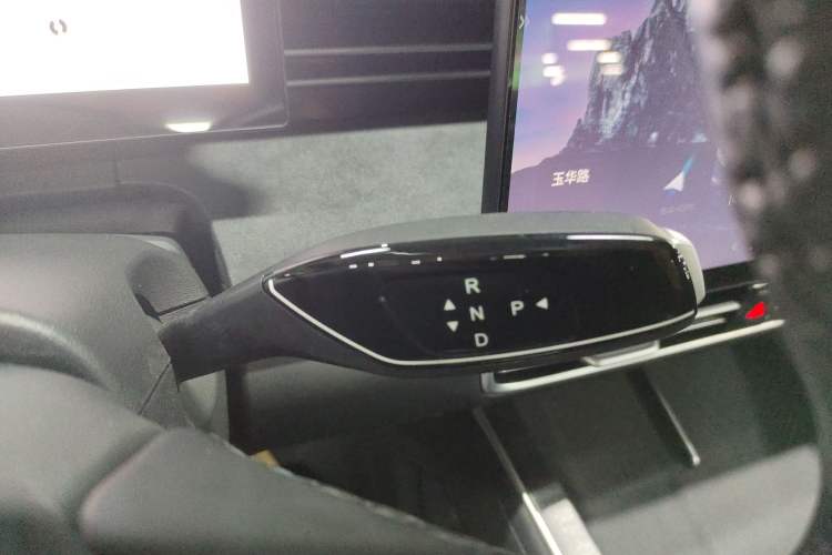 Used Chery Fengyun A8L 2025 1.5 TGDI 145 km Luxury Version Gear Lever