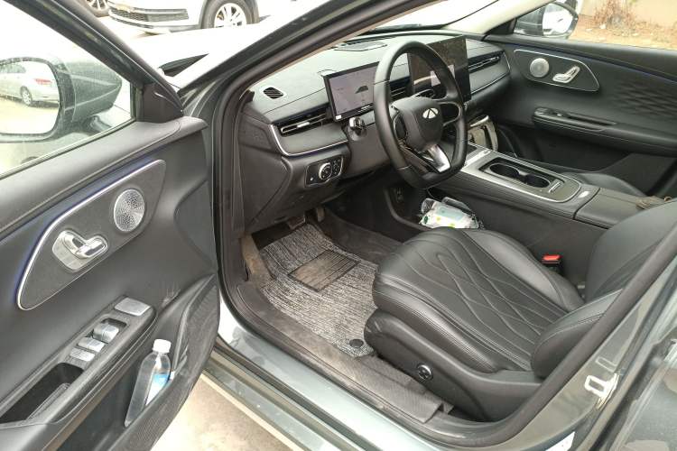 Used Chery Fengyun A8L 2025 1.5 TGDI 145 km Luxury Version Interior 3