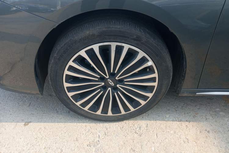Used Chery Fengyun A8L 2025 1.5 TGDI 145 km Luxury Version Left Front Wheel Hub